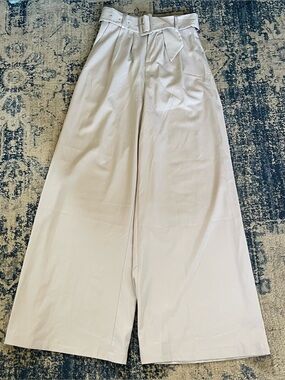 NWT beige high waisted wide leg trouser with belt pleated size small